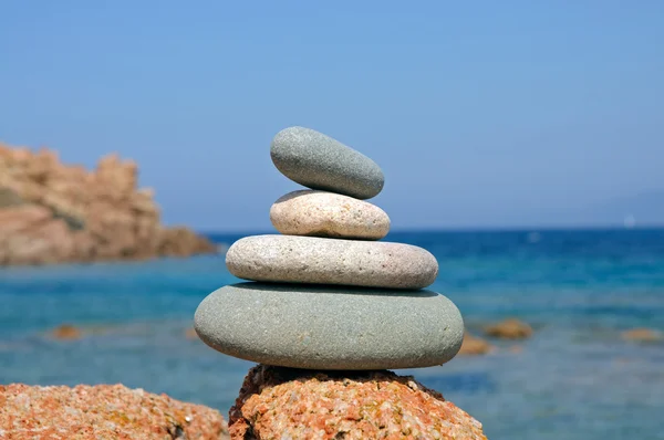 Układanie kamieni zen — Zdjęcie stockowe