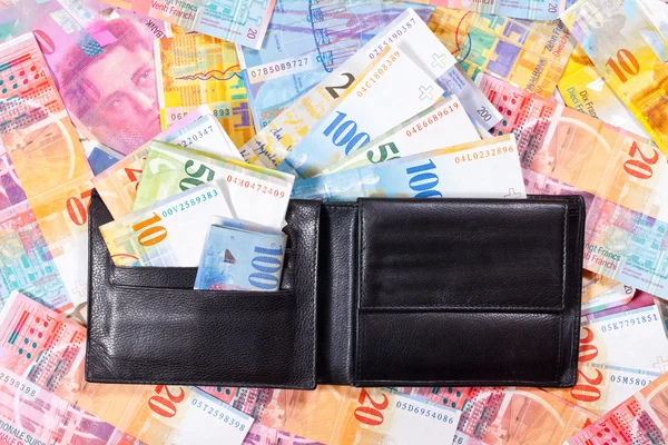 スイス フランの完全な財布 — ストック写真