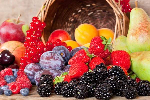 Muitas Frutas Europeias Diferentes Temporada Verão — Fotografia de Stock