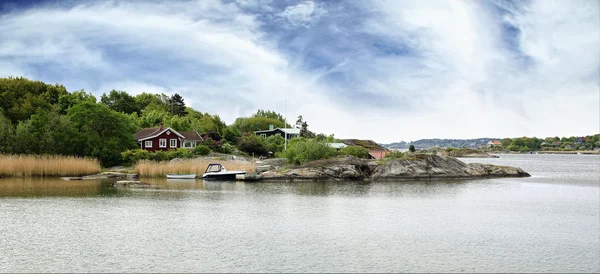 Typisches kleines schwedisches Fischerdorf — Stockfoto