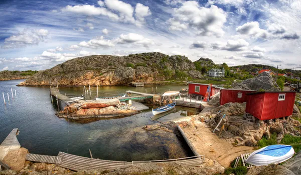 Pequena aldeia piscatória típica da Suécia — Fotografia de Stock