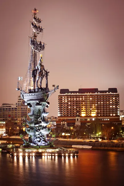 Peter, Moskova, gece sahne büyük anıt — Stok fotoğraf