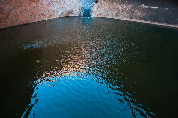 Pequeno Lago Centro Vermelho Australiano Outback — Fotografia de Stock