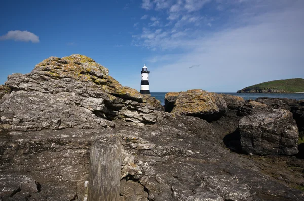 Pemon point lighthouse och stenar — Stockfoto