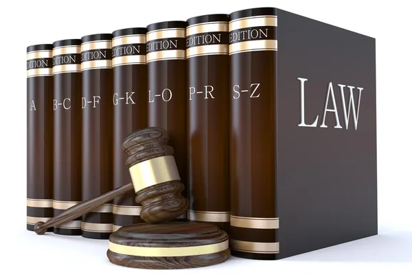 Jueces martillo y libros de leyes — Foto de Stock