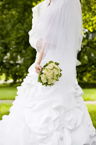 Bruid Met Een Bos Van Weergave Achterzijde — Stockfoto