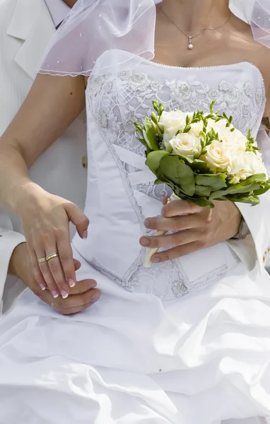 Bride Hold Fiance Hand — Stock Photo, Image