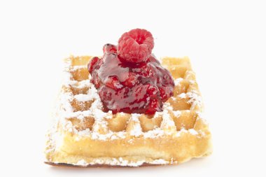 pudra şekeri ve ahududu, waffeln mit marmelade und himbeere waffle