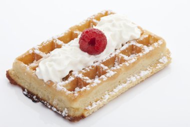 pudra şekeri, çırpılmış krema ve ahududu, waffeln mit marmelade und himbeere waffle