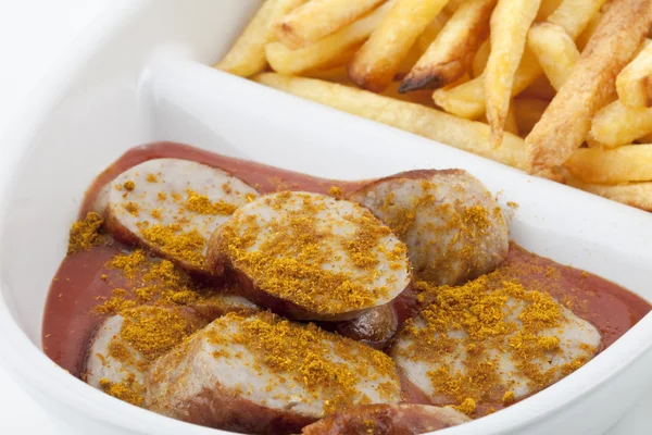Currywurst kari klobása s hranolky — Stock fotografie