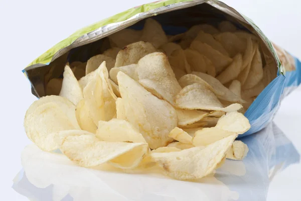 Nyitott Táska Burgonya Chips Aufgerissene Tüte Mit Kartoffelchips — Stock Fotó