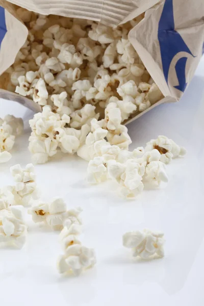 Tüte Mikrowellen Popcorn Frisches Popcorn Aus Der Mikrowelle — Stockfoto
