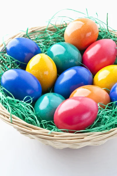 Colored Eggs Nest Bunte Ostereier Einem Koerbchen — Stock Photo, Image