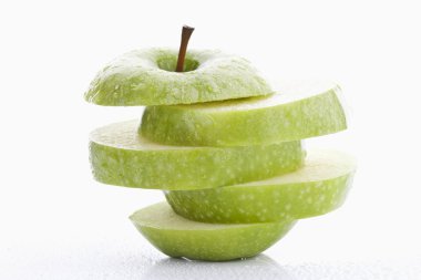 Ein gruener Apfel auf weissem Hintergrund a sliced green apple on white background clipart