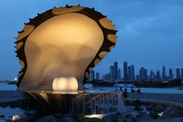 Fontaine de perles et d'huîtres à Doha — Photo