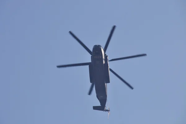 Hubschrauber Blauem Himmel — Stockfoto