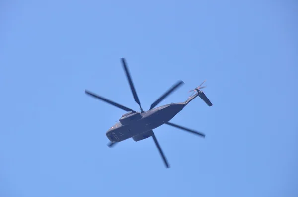 Hubschrauber Blauem Himmel — Stock fotografie