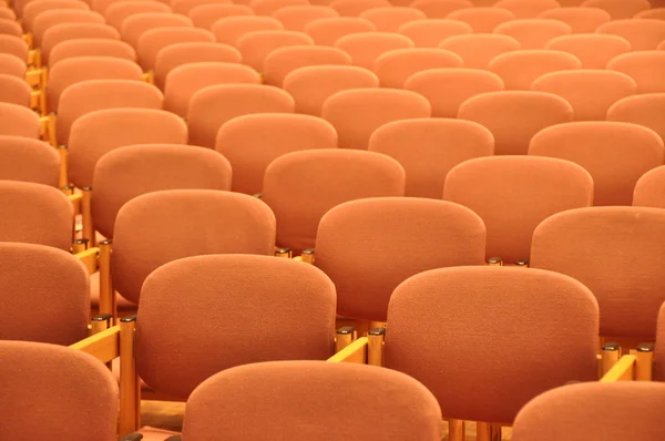 Rote Gepolsterte Stühle Reihen Formatfüllend — Stock fotografie