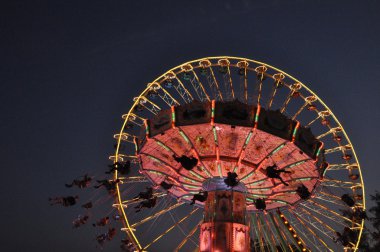 Riesenrad und KArussell clipart