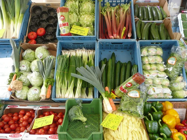 Obst Und Gemüse Kisten Auf Dem Markt — Stockfoto