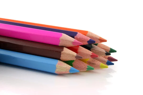 Stos Kolorowych Ołówków Białym Tle — Zdjęcie stockowe