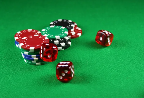 An Action shot of 5 dice thrown onto the table — Stock Photo, Image