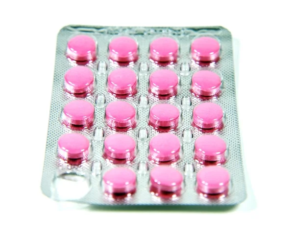 Růžové pilulky v blistru. — Stock fotografie
