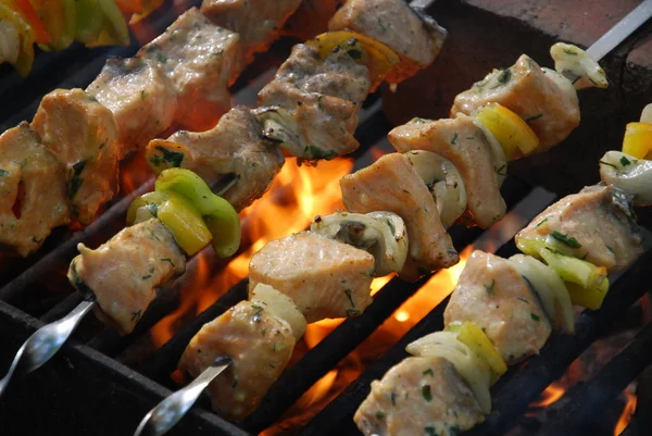 Kebabs Salmão Com Vegetais Floresta — Fotografia de Stock