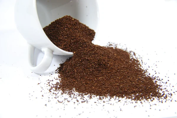 Kahve Granülleri Ile Beyaz Fincan — Stok fotoğraf