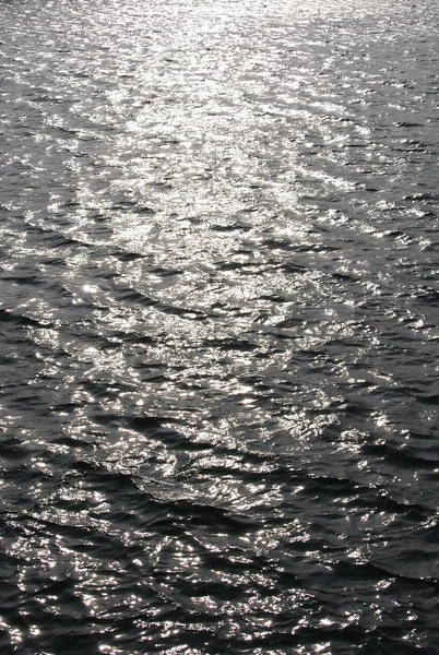 Vlny na vodě — Stock fotografie