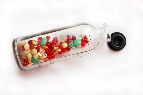 Vitamines dans une petite bouteille — Photo