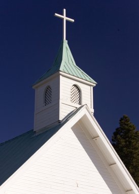Kilisenin çan kulesi üzerinde bir haç Üstten Görünüm.