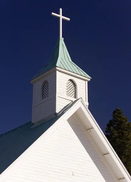 Het Bovenaanzicht Van Een Kruis Een Kerk Steeple — Stockfoto