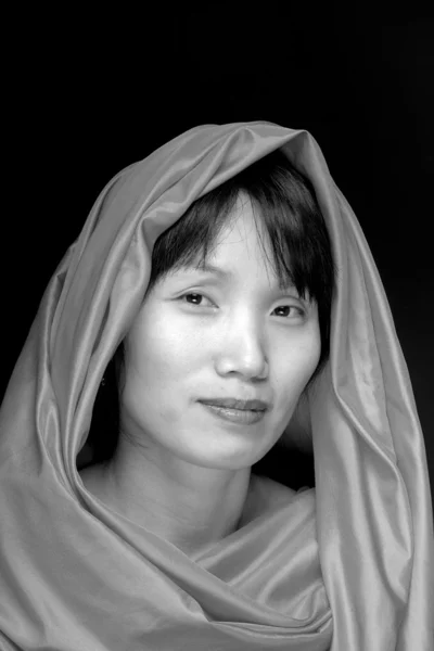 Korean Woman Wearing Hooded Wrap — Stock Photo, Image