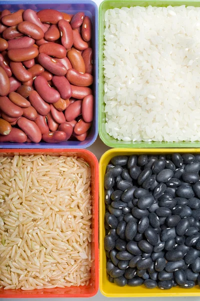 Eine Auswahl Trockenen Bohnen Und Reis — Stockfoto