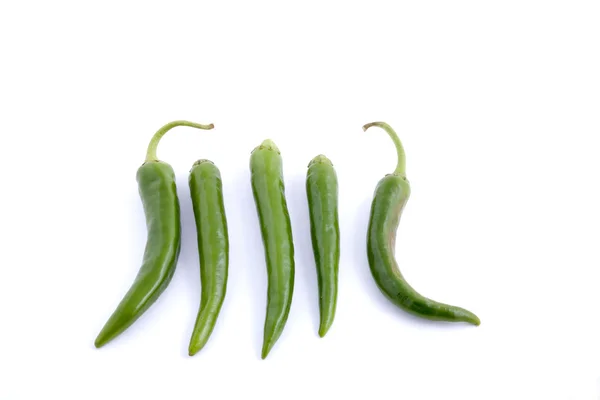 Einige Grüne Chilischoten Auf Weißem Hintergrund — Stockfoto