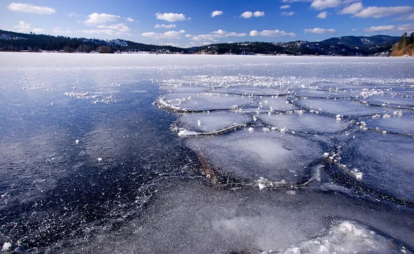 Παγωμένη λίμνη. — Φωτογραφία Αρχείου