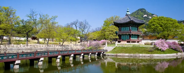 Panorama eines koreanischen pavillons. — Stockfoto