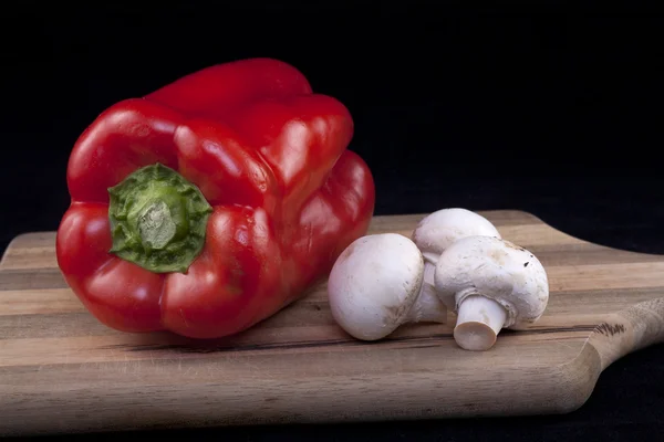 Whole pepper and mushrooms. — Stockfoto