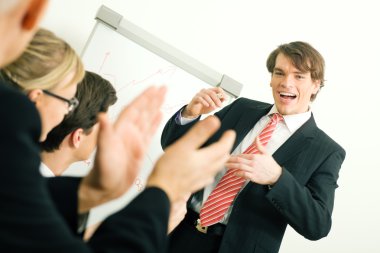 zakelijke team applaudisseren na