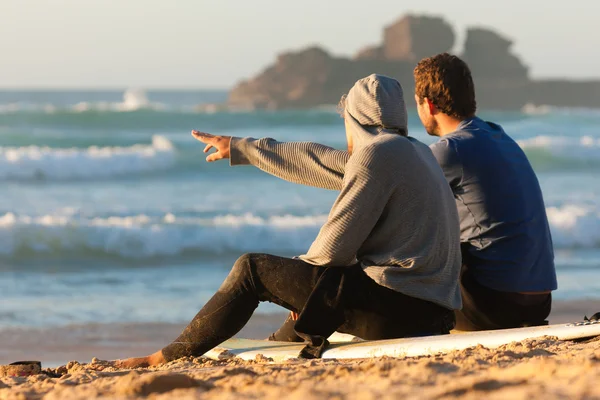 Two surfers with their surf — Stock Photo, Image