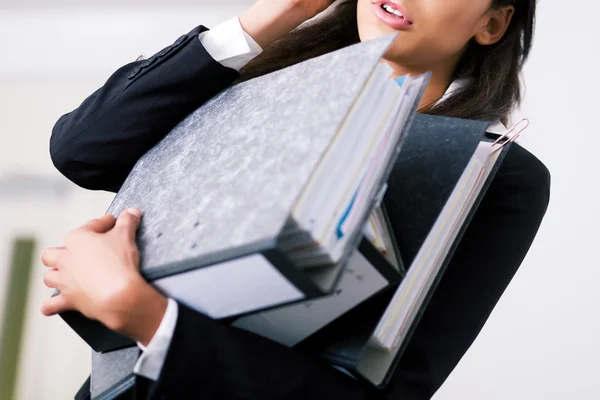 Female office worker with a — Stock Photo, Image
