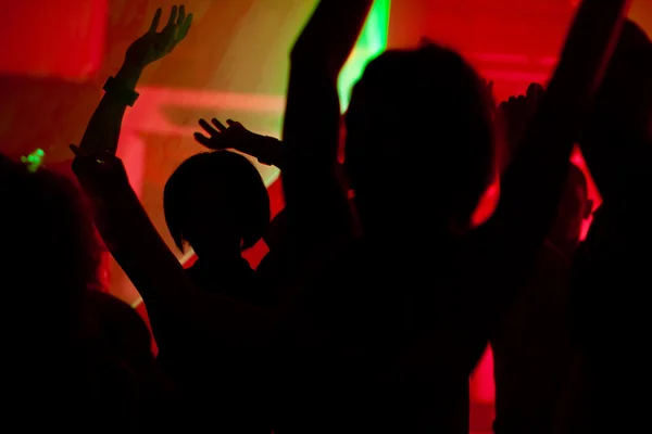 Ação de dança em um clube de discoteca — Fotografia de Stock