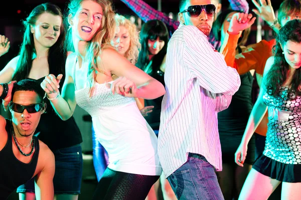 Tanzaktion in einer Diskothek — Stockfoto