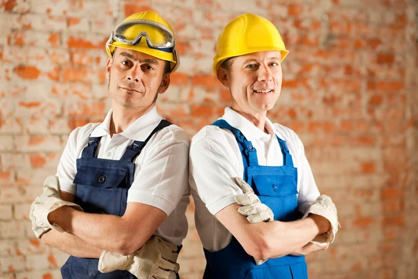 Zwei Bauarbeiter — Stockfoto