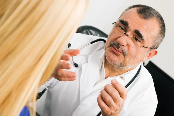 Doctor with his patient in a — Stock Photo, Image