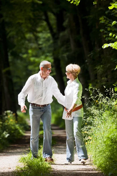 Ältere oder ältere Paare tief — Stockfoto