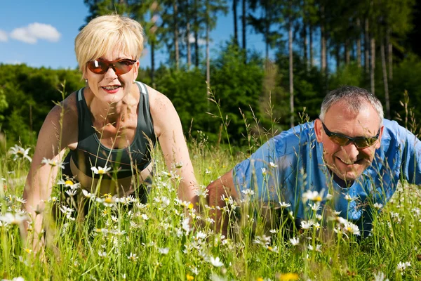 Ältere oder ältere Paare tun — Stockfoto