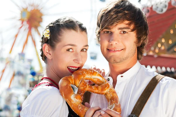 Couple in traditional Bavarian — Stock Photo, Image