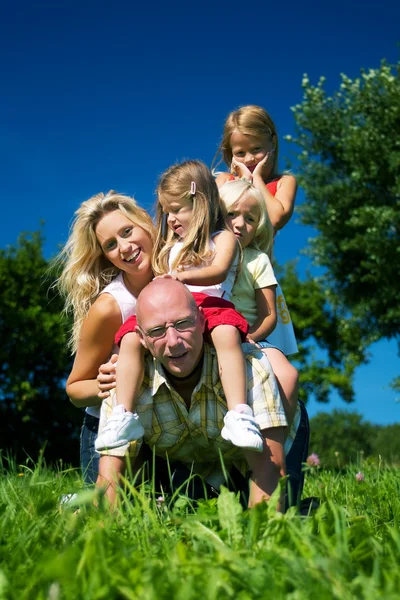 Família muito feliz com três — Fotografia de Stock
